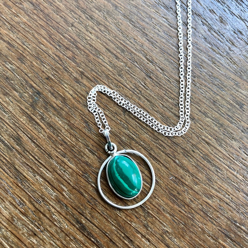 Green malachite gemstone necklace NWOT